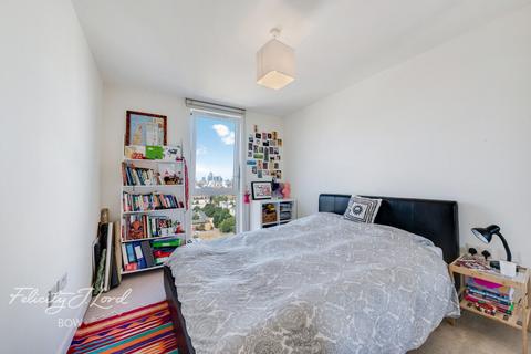 3 bedroom flat for sale, Hay Currie Street, LONDON
