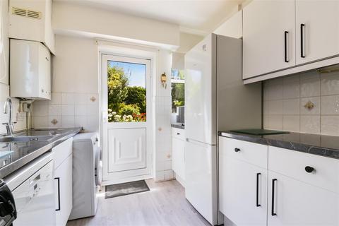 17 Oak Hill, Epsom, KT18 7BU