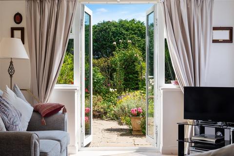 17 Oak Hill, Epsom, KT18 7BU