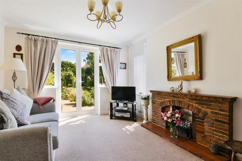 17 Oak Hill, Epsom, KT18 7BU