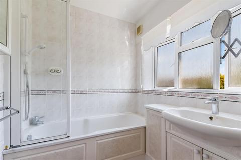 17 Oak Hill, Epsom, KT18 7BU