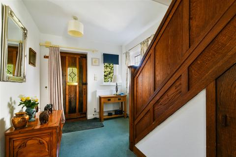 17 Oak Hill, Epsom, KT18 7BU