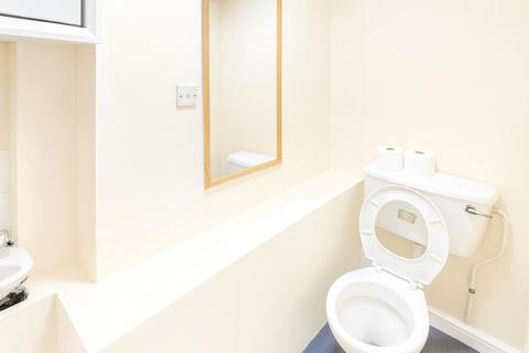 1 bedroom in a house share to rent, 125 West Wycombe Road, Hp12
