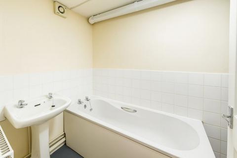 1 bedroom in a house share to rent, 125 West Wycombe Road, Hp12