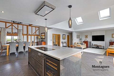 Owls Barn, Tawney Farm Tawney Common, Theydon Mount, Epping, CM16 7PU