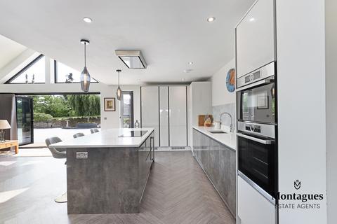 Owls Barn, Tawney Farm Tawney Common, Theydon Mount, Epping, CM16 7PU