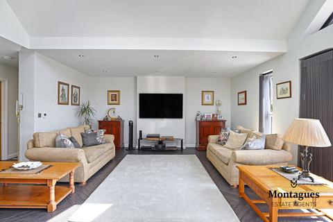 Owls Barn, Tawney Farm Tawney Common, Theydon Mount, Epping, CM16 7PU