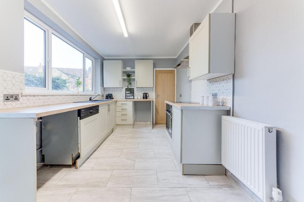 Kitchen 1.2.jpg