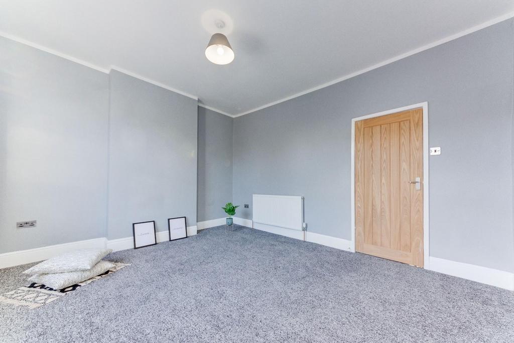Bedroom 1.2.jpg