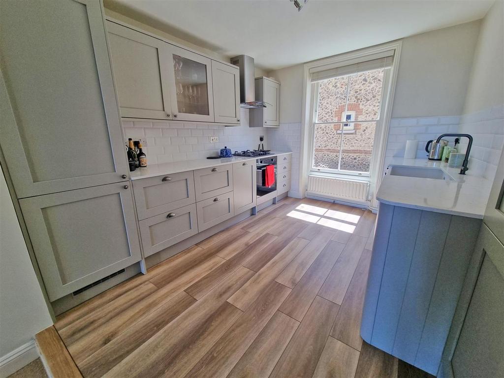 Kitchen 1.jpg