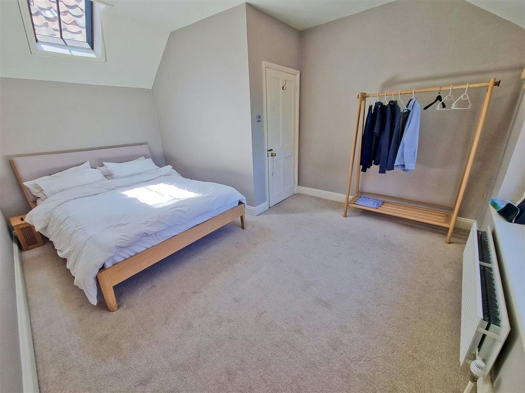Bedroom 1.jpg