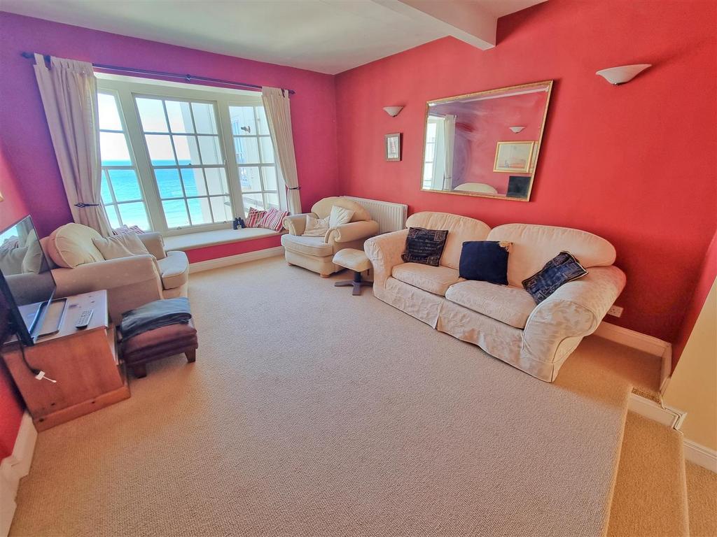Lounge 1.jpg