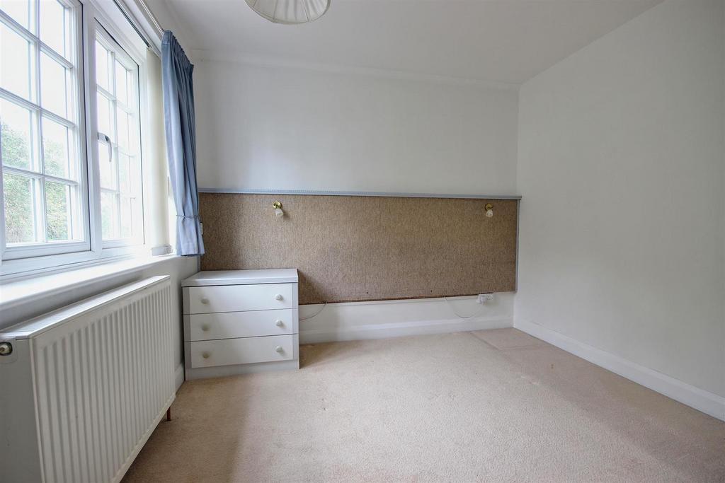 Bedroom 2 (rear)