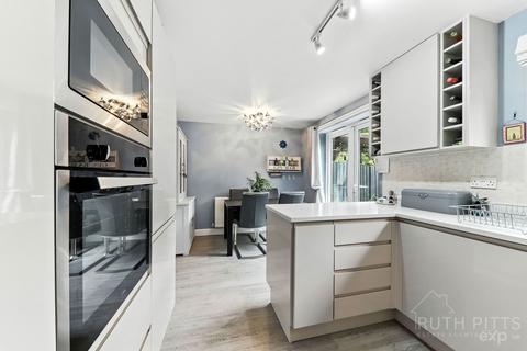 24 Howard Drive, Ackworth, Pontefract, WF7 7RB