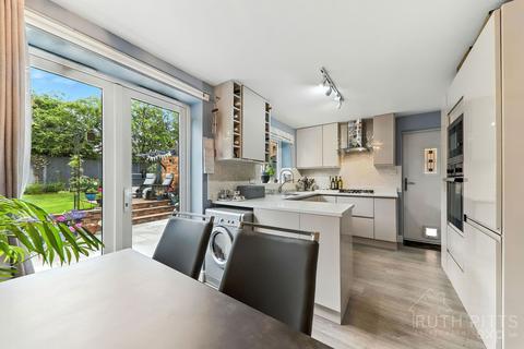 24 Howard Drive, Ackworth, Pontefract, WF7 7RB