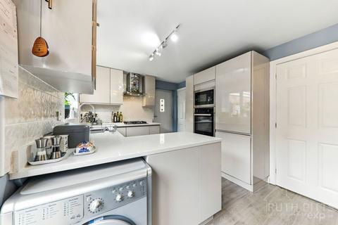 24 Howard Drive, Ackworth, Pontefract, WF7 7RB