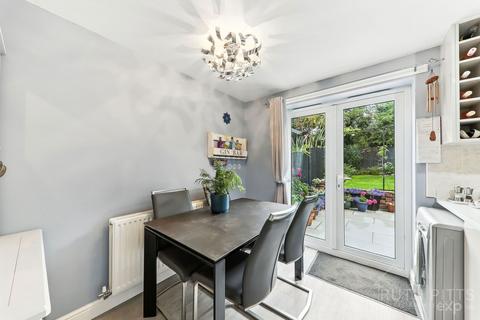 24 Howard Drive, Ackworth, Pontefract, WF7 7RB