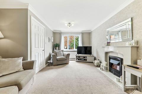 24 Howard Drive, Ackworth, Pontefract, WF7 7RB