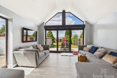 2 bedroom bungalow for sale, Ganstead Lane, Bilton HU11