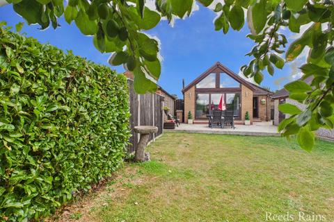 2 bedroom bungalow for sale, Ganstead Lane, Bilton HU11