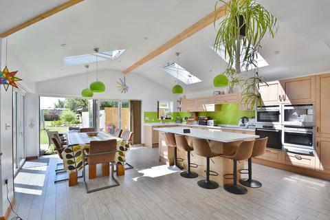 18 Chinnor Road, Thame, OX9 3LW