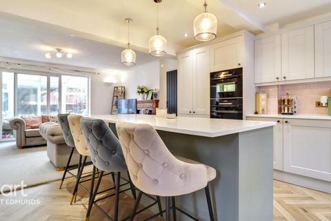 4 bedroom detached house for sale, Raedwald Drive, Bury St Edmunds
