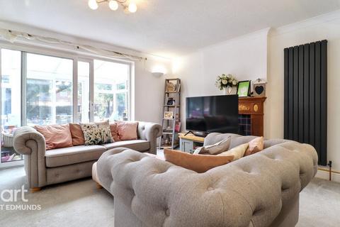 4 bedroom detached house for sale, Raedwald Drive, Bury St Edmunds