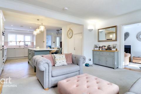 4 bedroom detached house for sale, Raedwald Drive, Bury St Edmunds