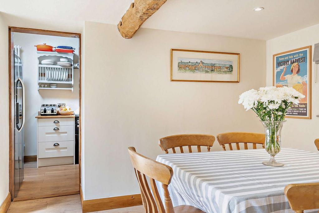 Dining room to kitchen