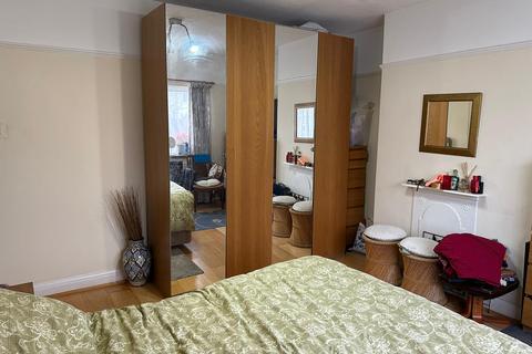 4 bedroom semi-detached house to rent, Kingsbridge Road, Southall UB2