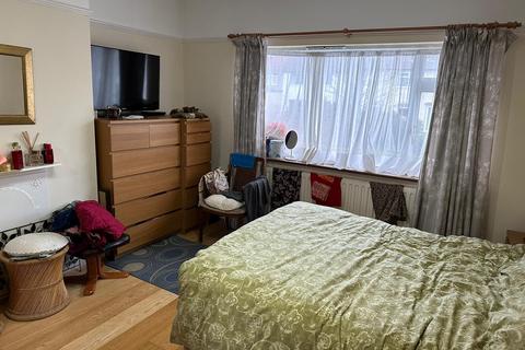 4 bedroom semi-detached house to rent, Kingsbridge Road, Southall UB2