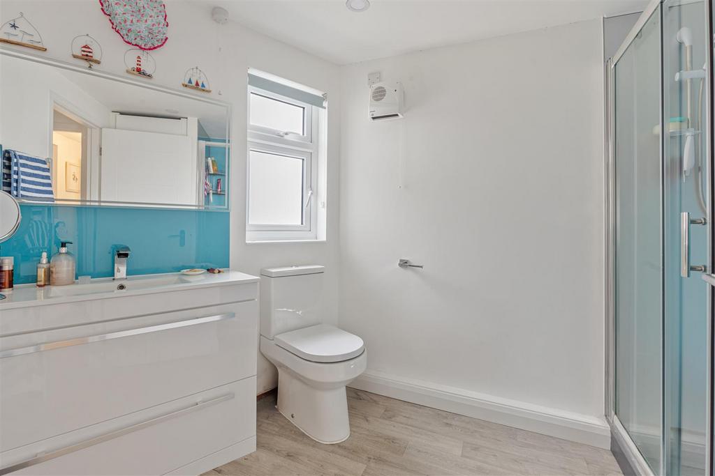A21 - 7 Lee Court, Dartmouth - 250624.jpg