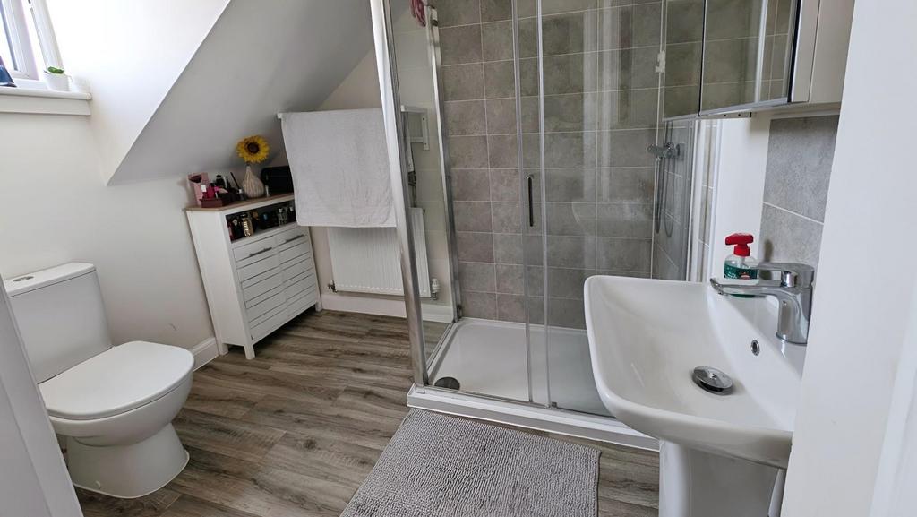 A664d146-ensuite.jpg