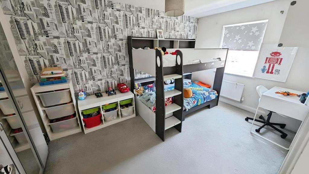 4f165990-bed 202.jpg