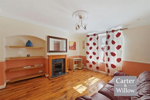 2 bedroom end of terrace house for sale, Bromhall Road, Dagenham, Essex