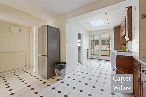 2 bedroom end of terrace house for sale, Bromhall Road, Dagenham, Essex