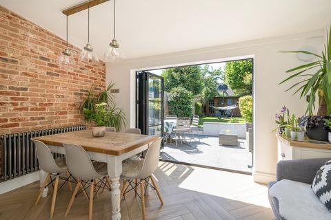 2 bedroom terraced house for sale, York Road, Teddington, TW11