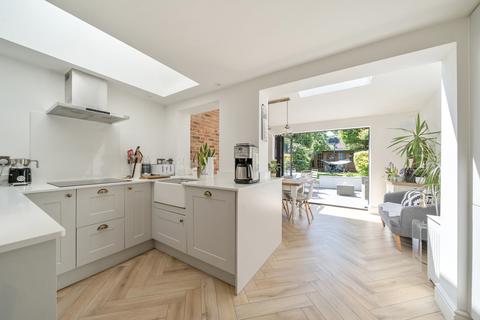 2 bedroom terraced house for sale, York Road, Teddington, TW11