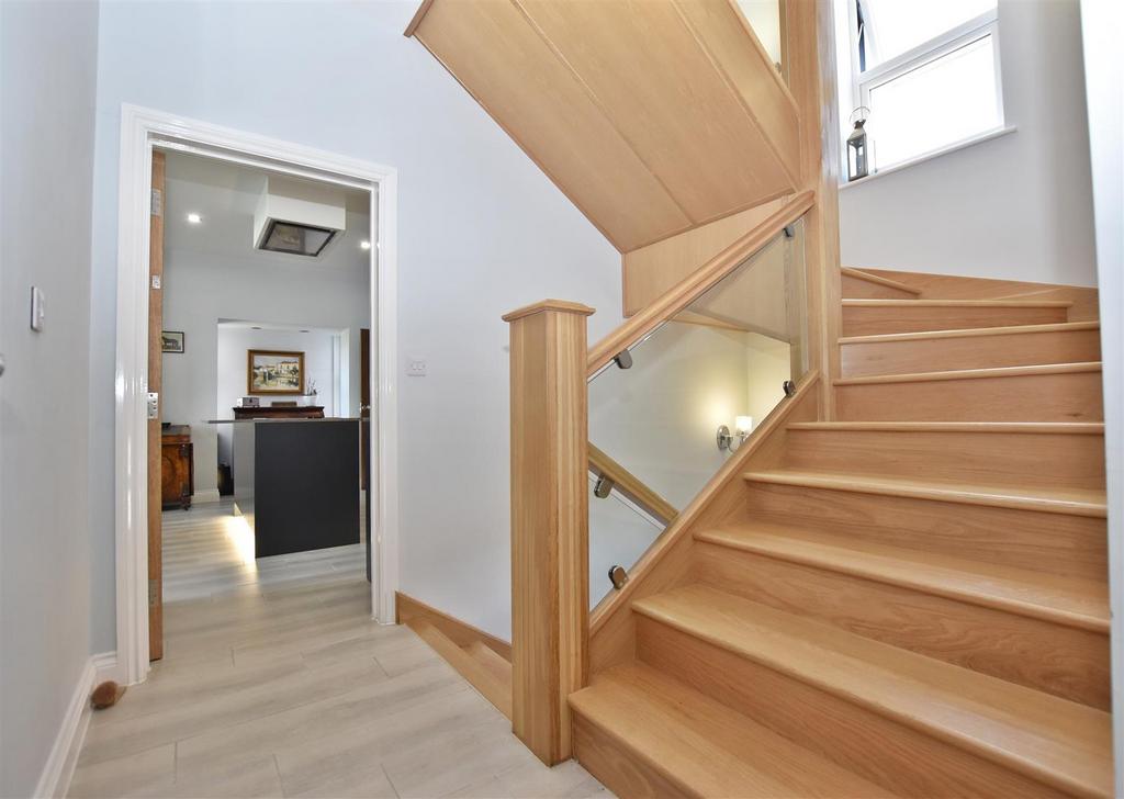 DDP05084 hallway a.JPG