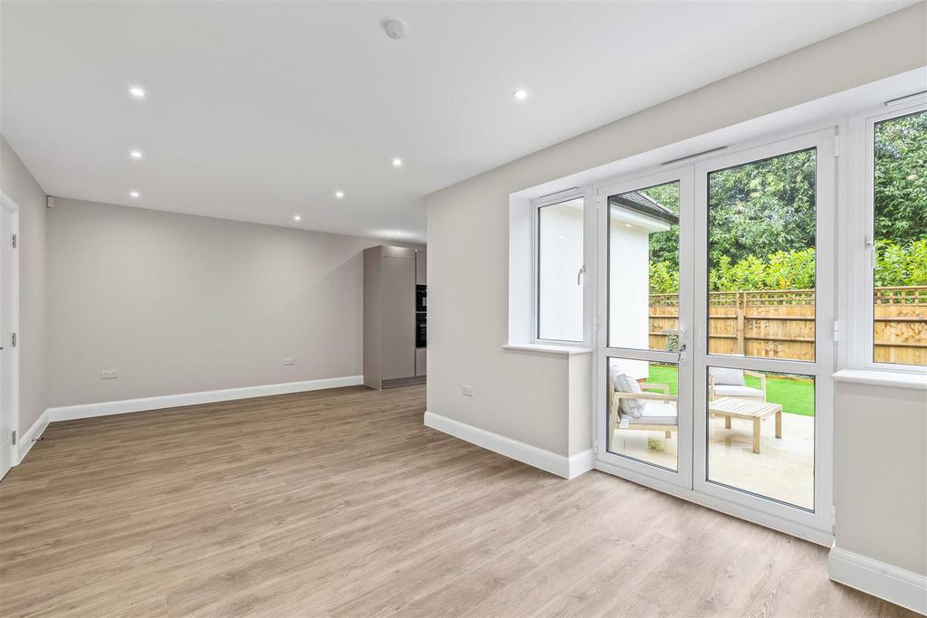 2 Mc Laren Court, 1 Cobham Road, KT22  9 AU-27.jpg