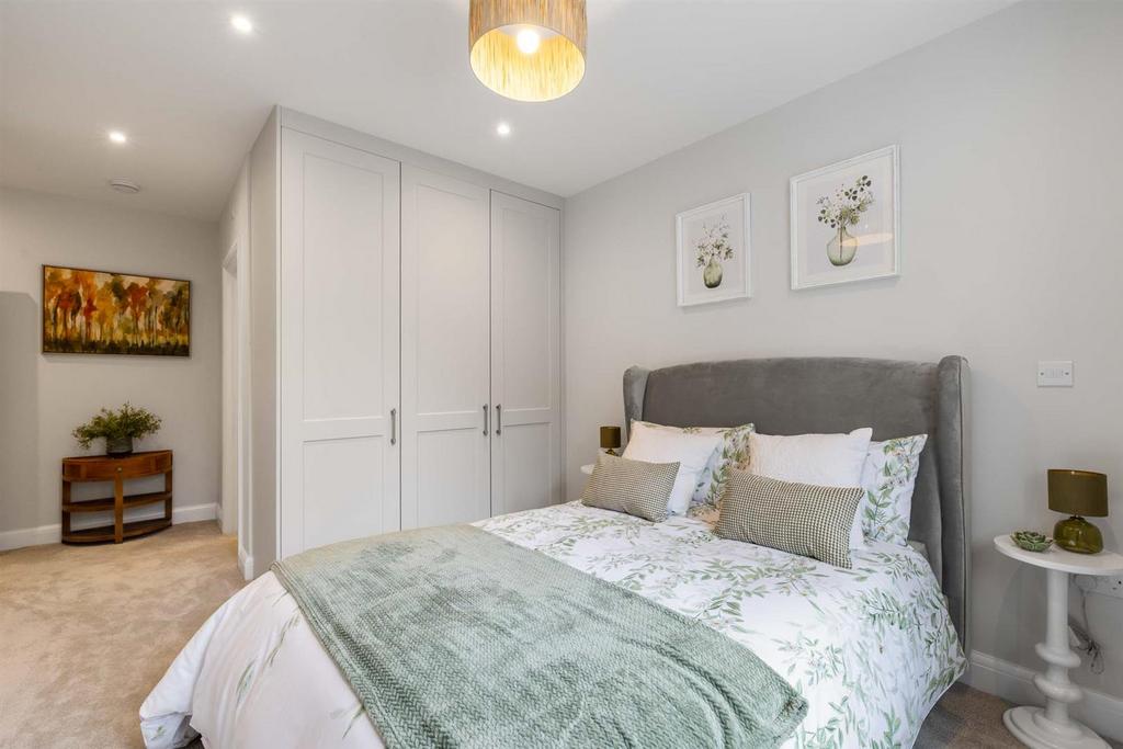 6 Mc Laren Court, 1 Cobham Road, KT22  9 AU-15.jpg