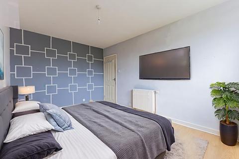 3 bedroom apartment for sale, Northfield Farm Avenue, Edinburgh, EH8