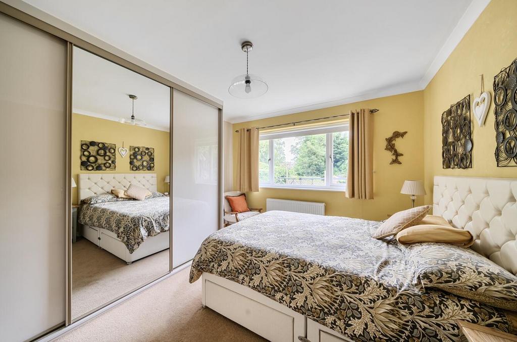 Bed2.jpg