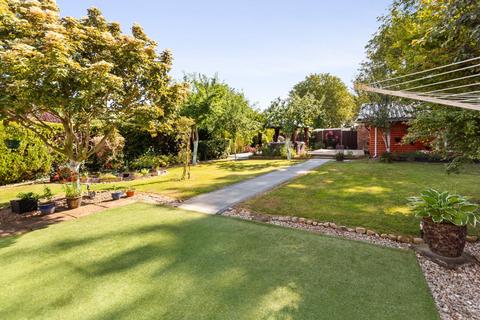 2 bedroom bungalow for sale, Brigg Road, South Kelsey, LN7