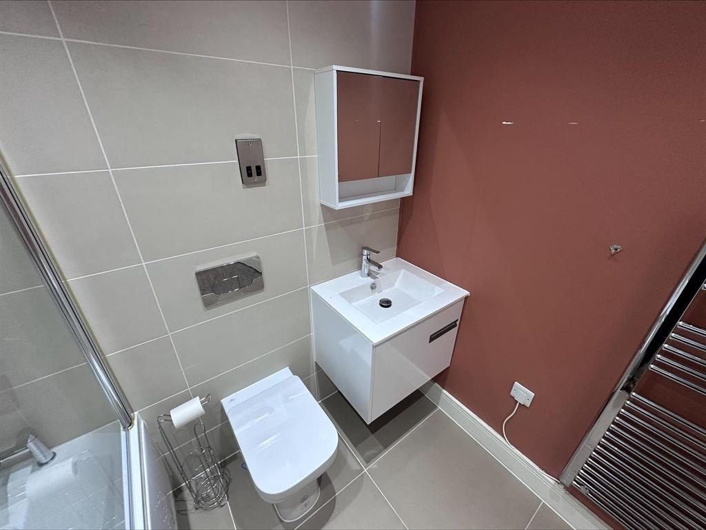 Bathroom shot 2.jpeg