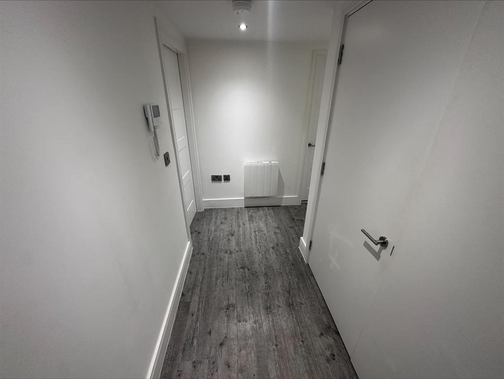 Hallway shot 2.jpeg