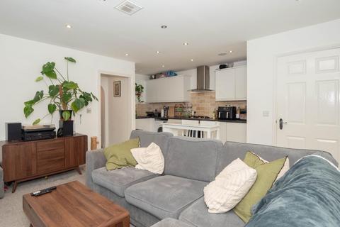 2 bedroom flat for sale, Broom Mills Road, Farsley, LS28 5GR