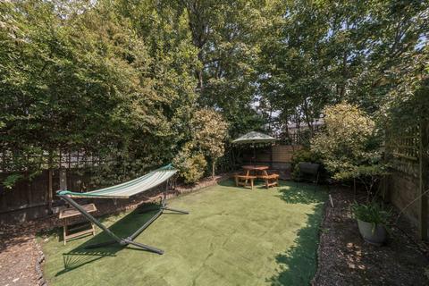 2 bedroom flat for sale, Coverdale Road, London W12