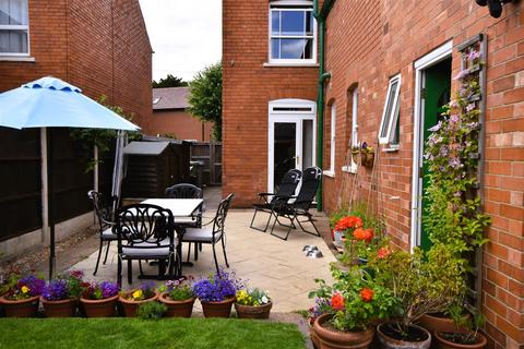 4 bedroom semi-detached house for sale, Charles Street, Newark