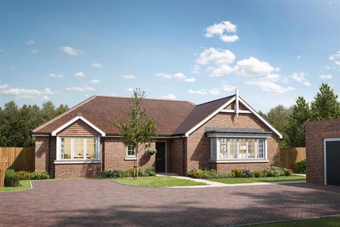 4 bedroom detached house for sale, Shelvers Way, Tadworth